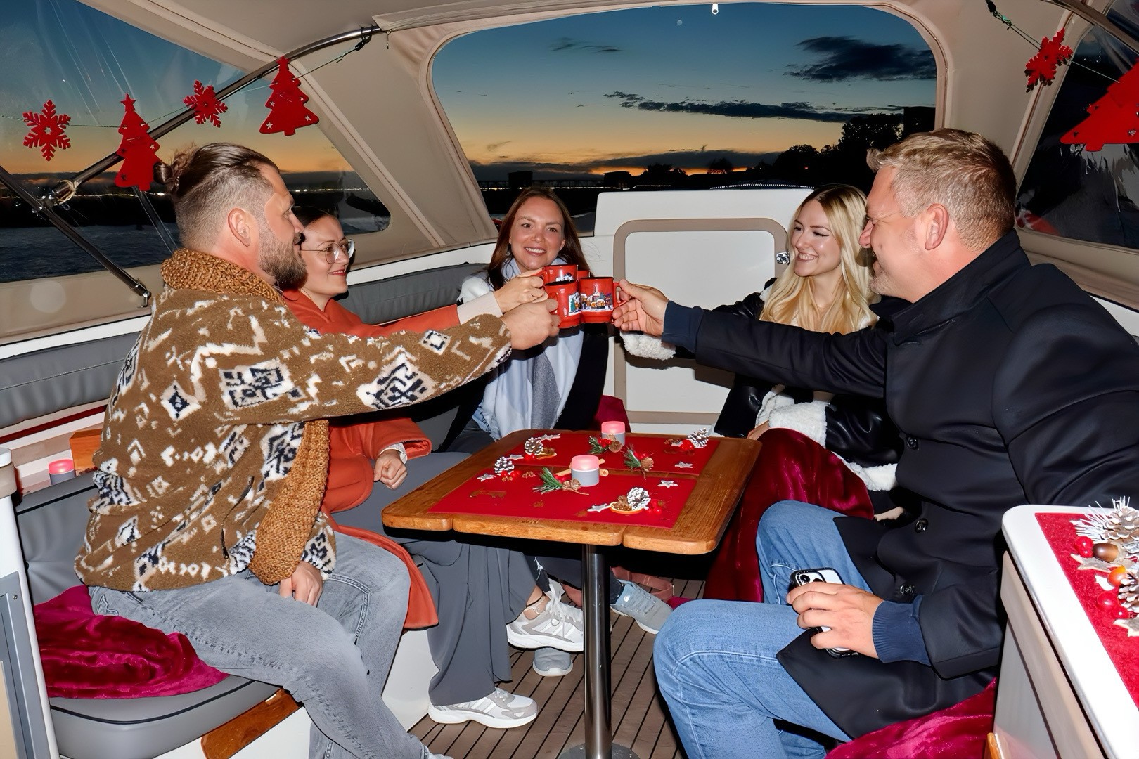 Unsere Boote sind die ideale Location für Afterwork Heidelberg im Winter.